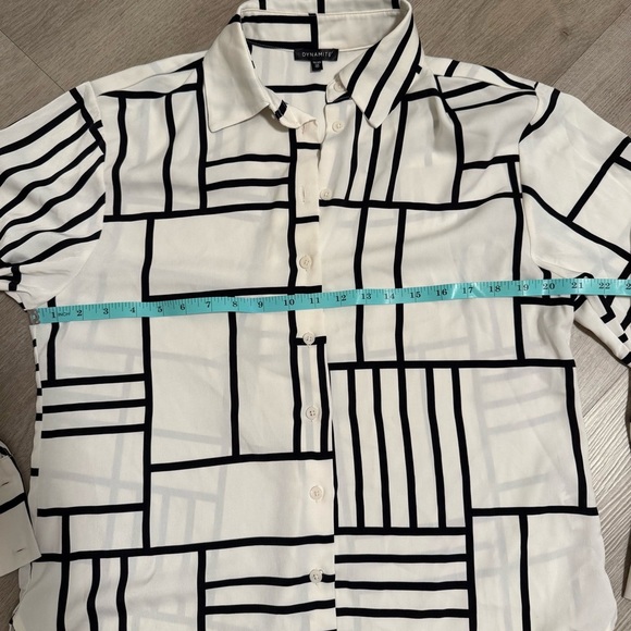 Dynamite Black and White Geometric Women's Shirt - Picture 2 of 4